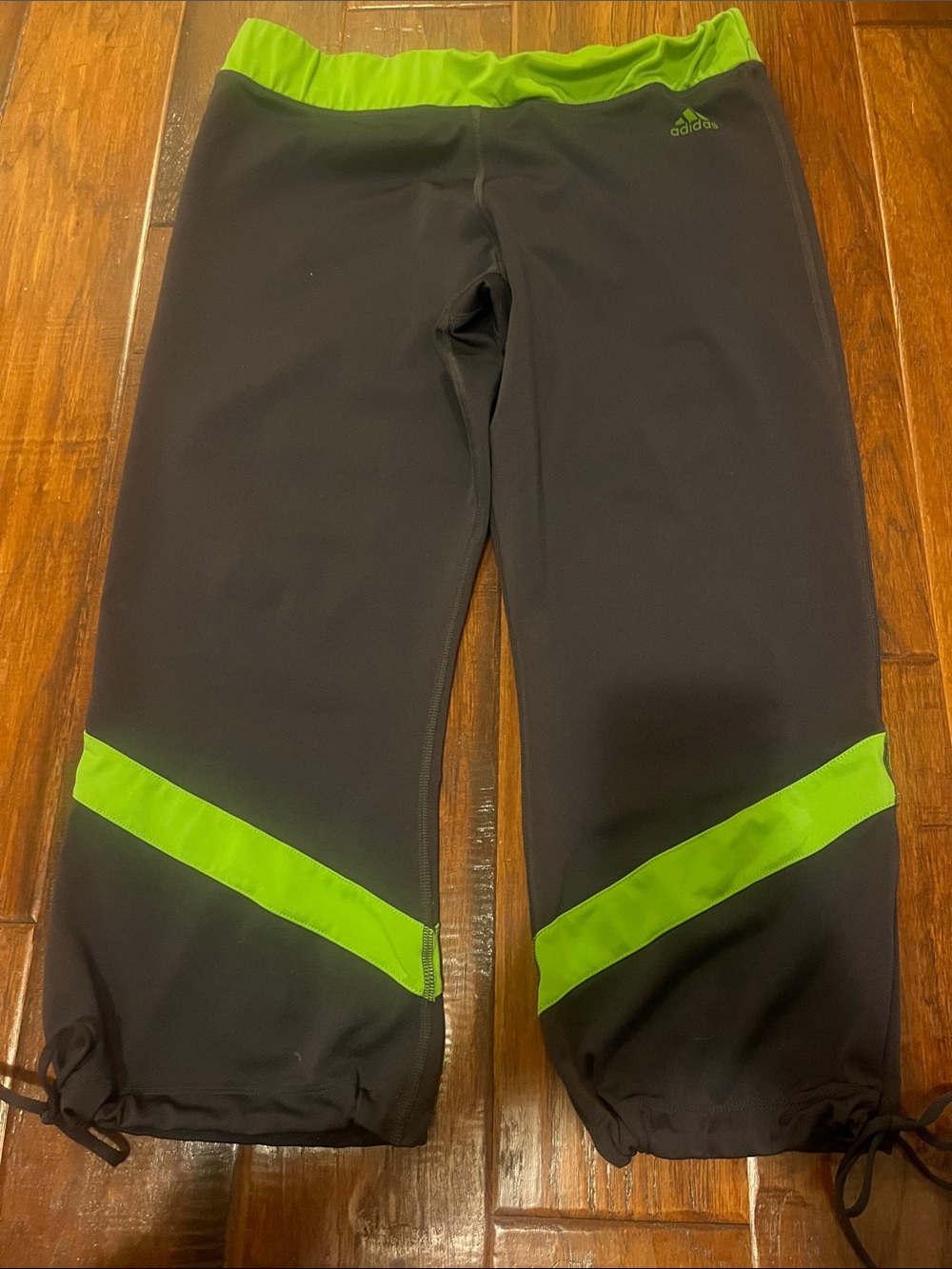 Women’s Adidas Climalite Performance Capri Leggings. Size L.
